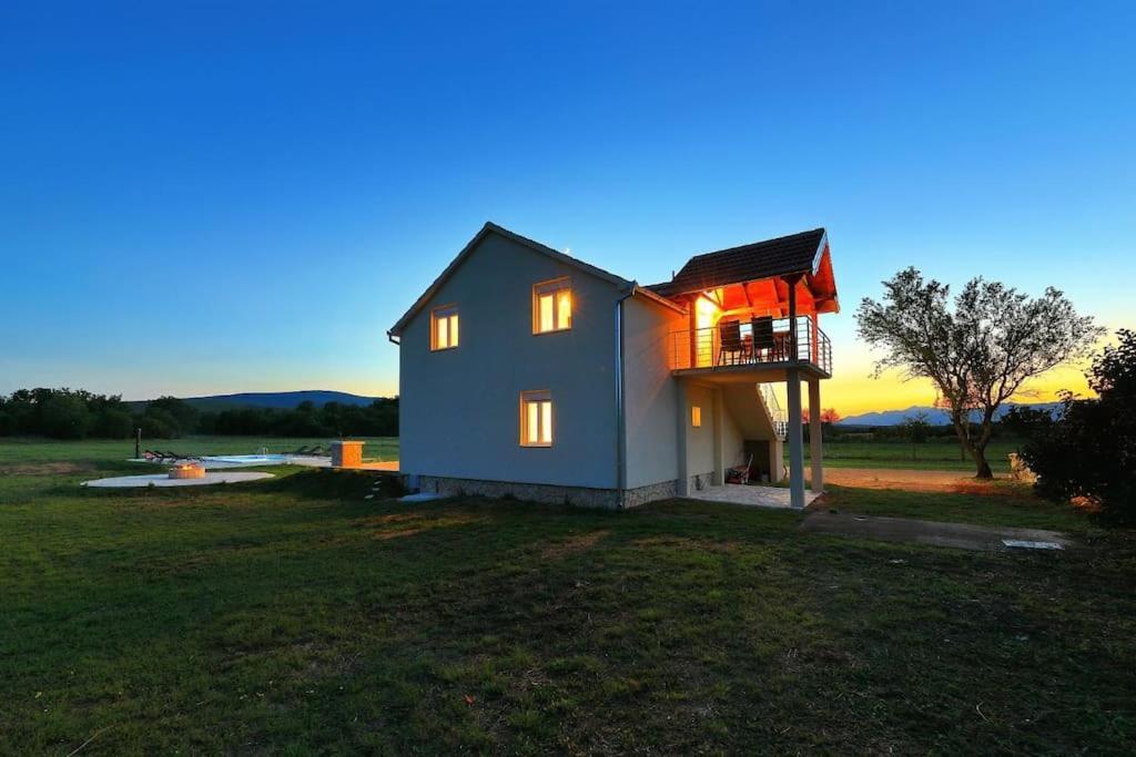 Holiday House Aurora Borealis Ervenik エクステリア 写真