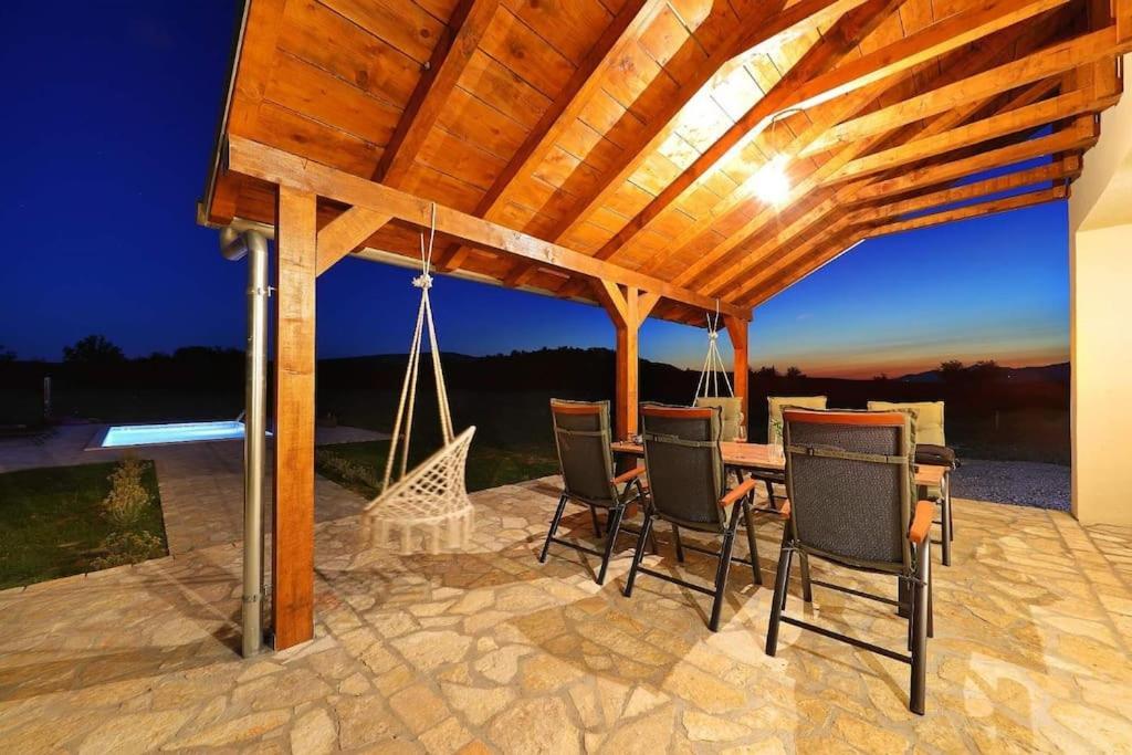 Holiday House Aurora Borealis Ervenik エクステリア 写真